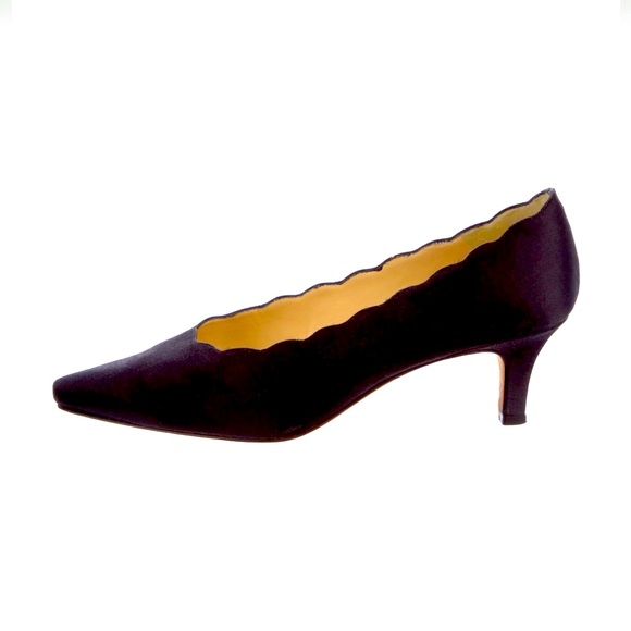 Manolo Blahnik Shoes - Manolo Blahnik Pumps black satin 36